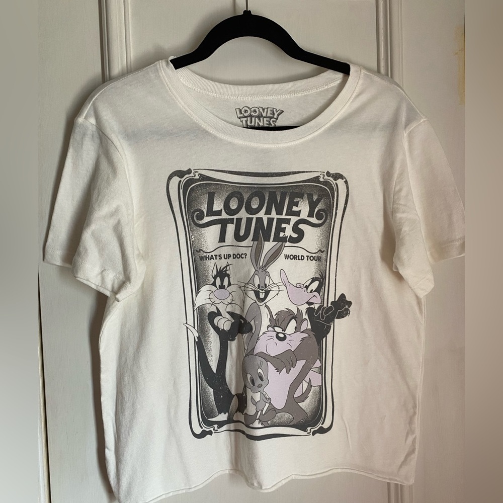 Looney Tunes Crop White Short Sleeve Shirt Size XL NWOT